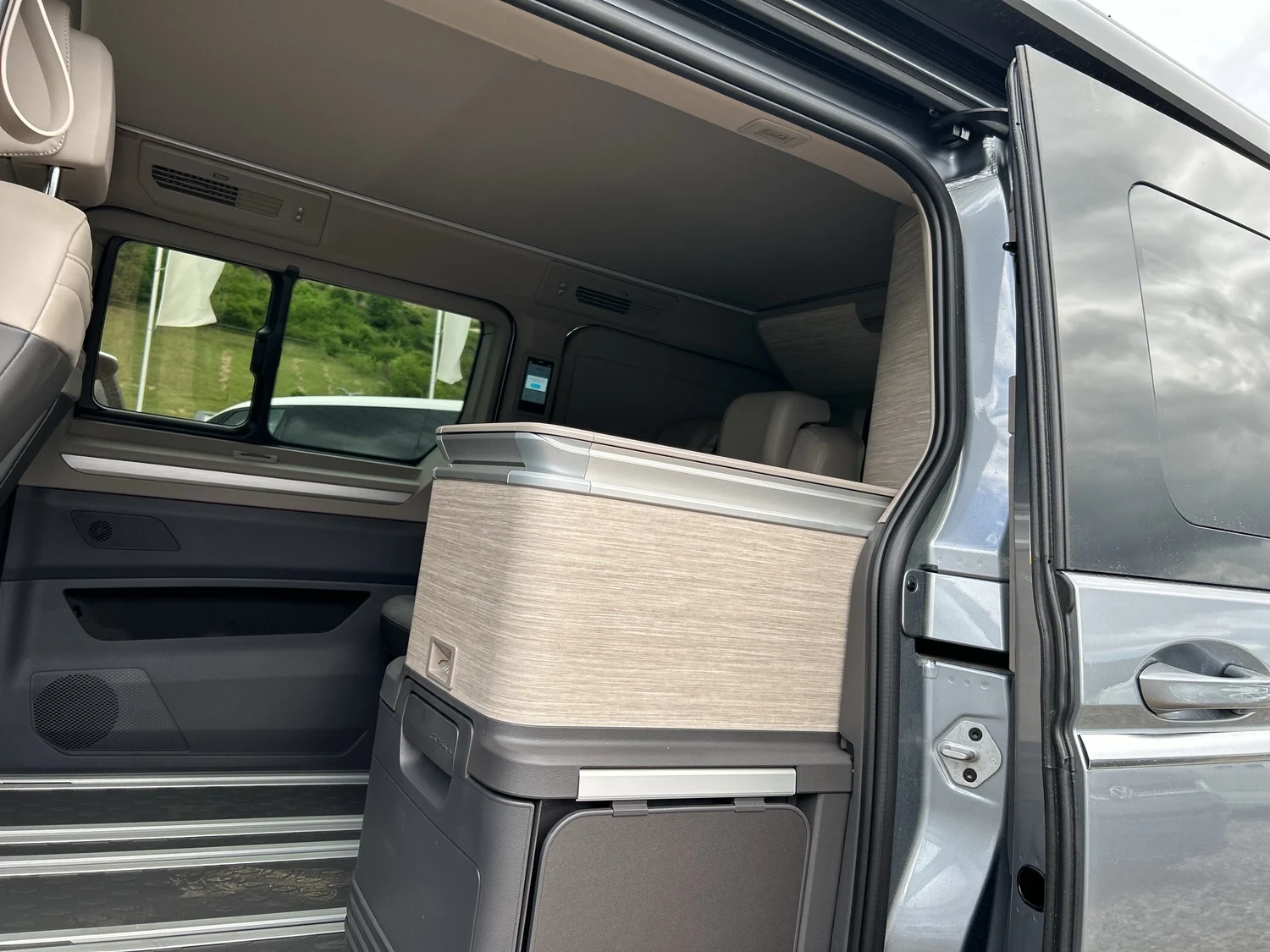 Bild eines VW California Ocean eHybrid 180 kW 4M