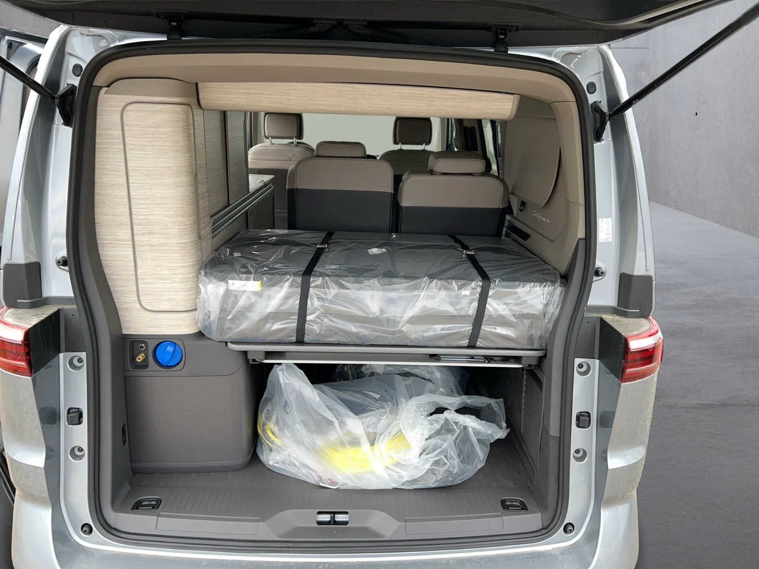 Bild eines VW California Ocean eHybrid 180 kW 4M
