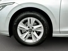 VW Golf Variant Life mHeV DSG in Reflexsilber Metallic