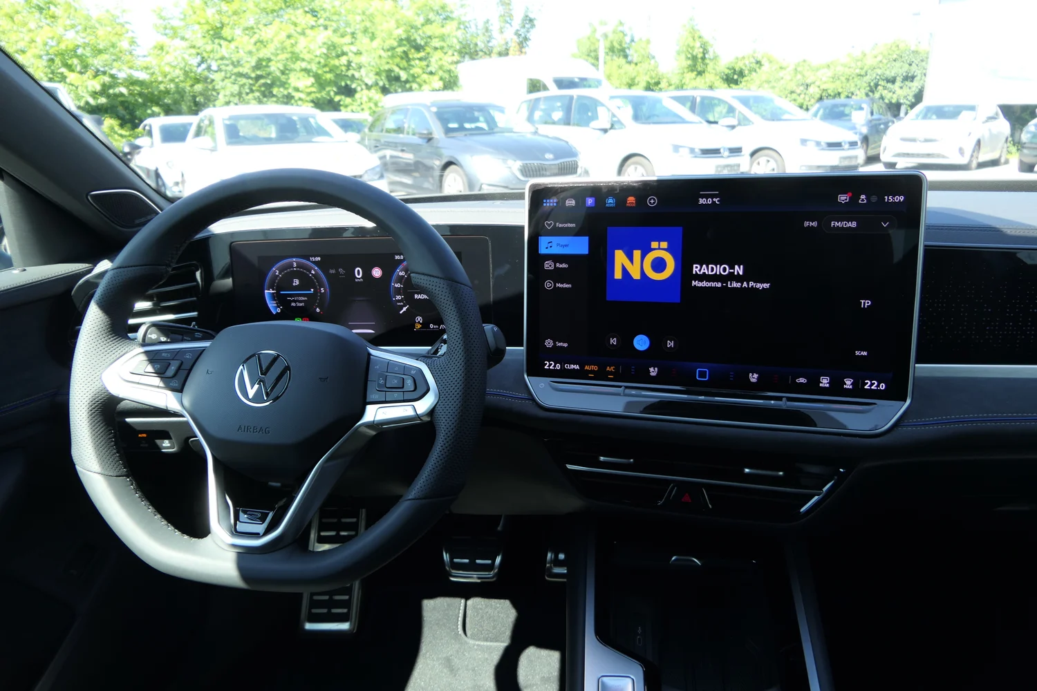 Bild eines VW Passat Variant R-Line TDI DSG