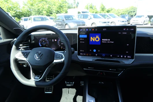 Bild eines VW Passat Variant R-Line TDI DSG