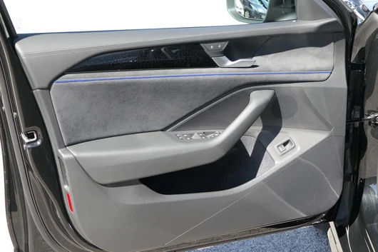 Bild eines VW Passat Variant R-Line TDI DSG