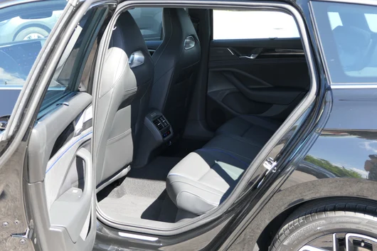 Bild eines VW Passat Variant R-Line TDI DSG