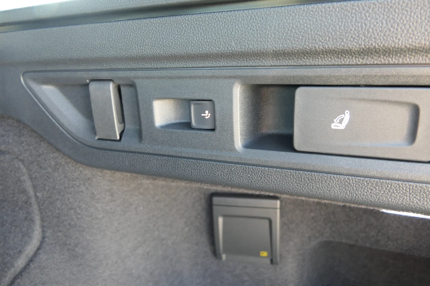 Bild eines VW Passat Variant R-Line TDI DSG