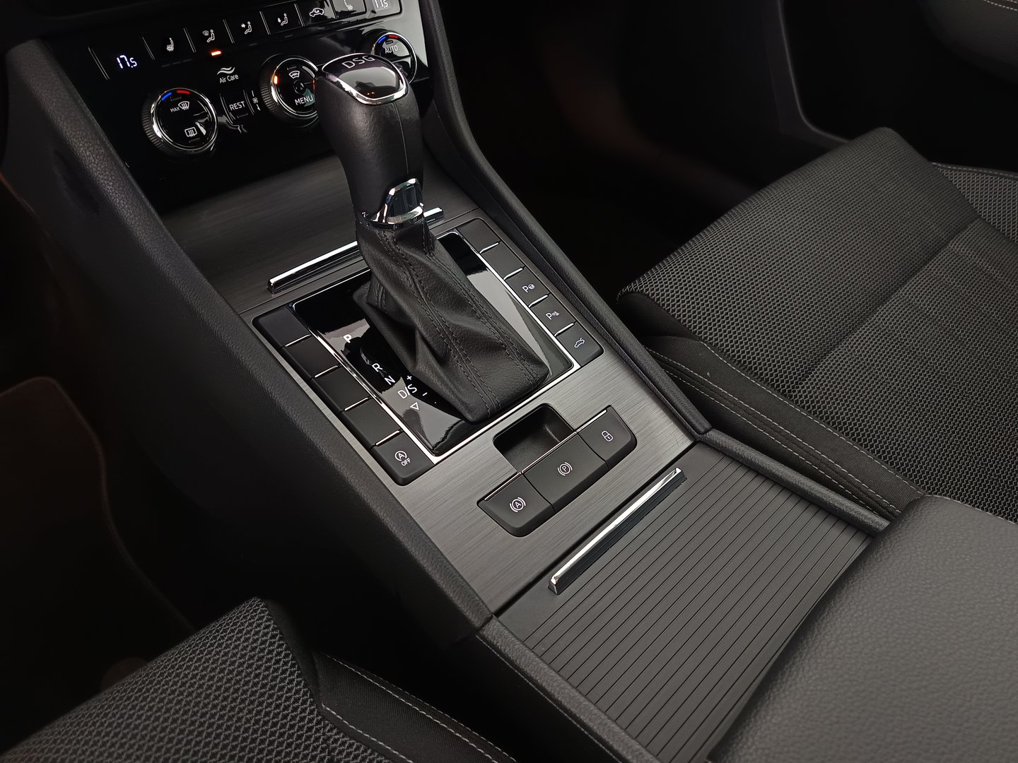 Škoda SUPERB Combi Style TDI DSG | Bild 34 von 40