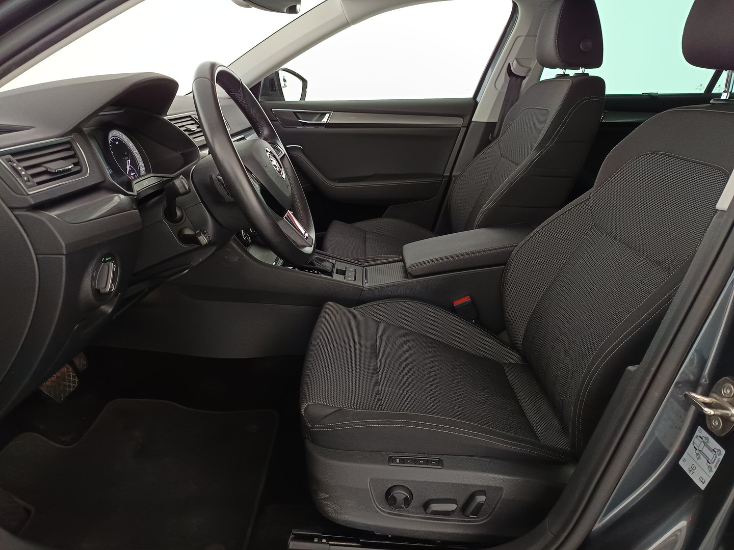 Škoda SUPERB Combi Style TDI DSG | Bild 13 von 40