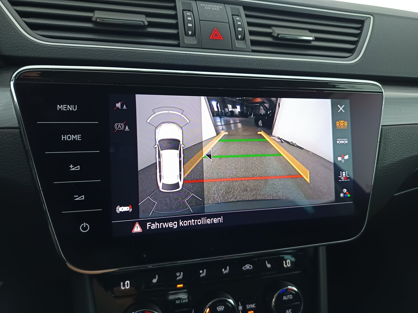 Škoda SUPERB Combi Style TDI DSG | Bild 32 von 40