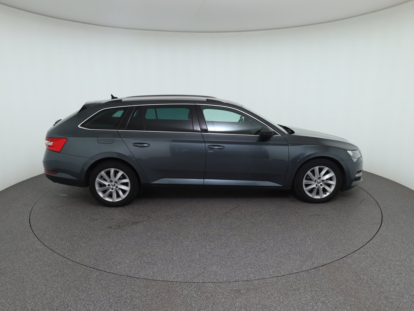 Škoda SUPERB Combi Style TDI DSG | Bild 4 von 40