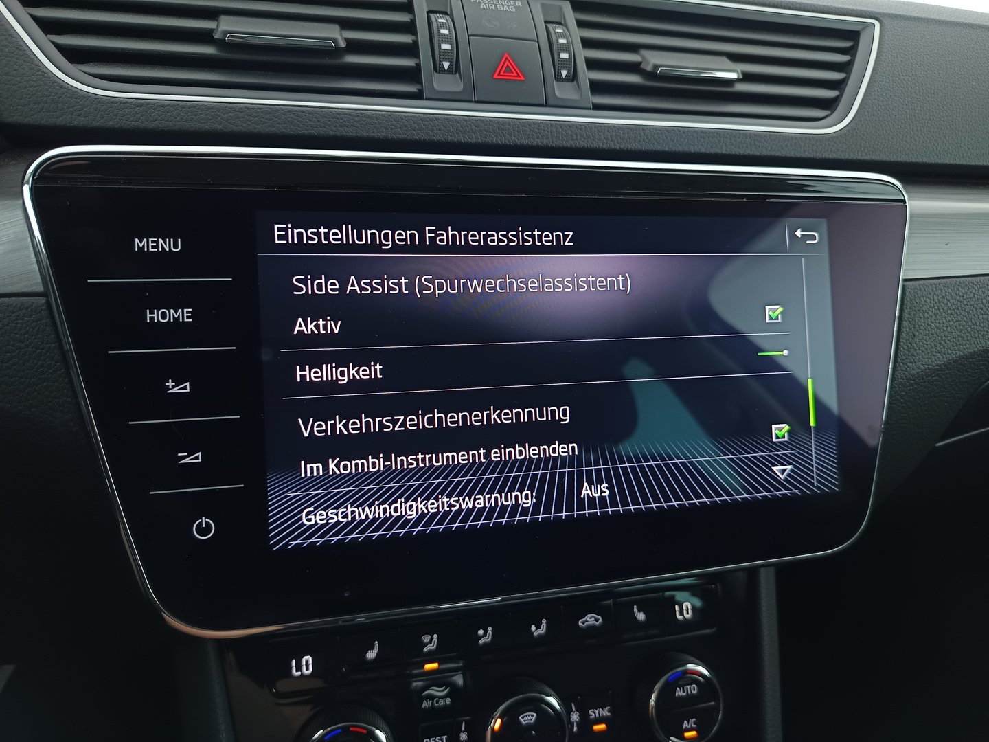 Škoda SUPERB Combi Style TDI DSG | Bild 29 von 40