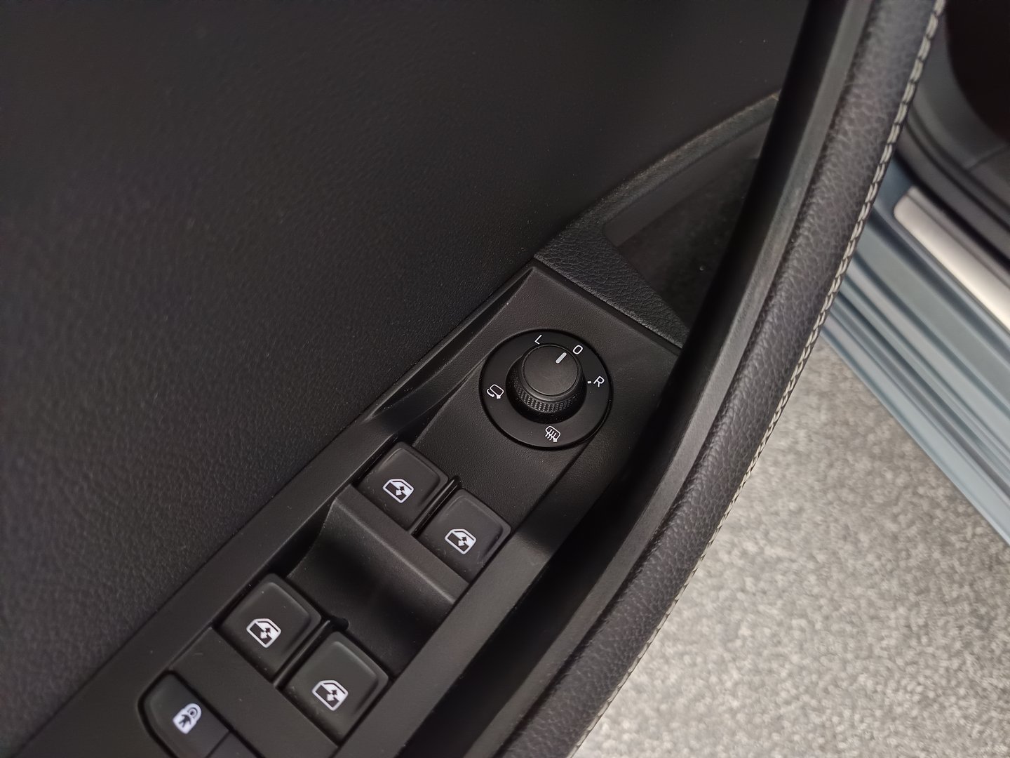 Škoda SUPERB Combi Style TDI DSG | Bild 11 von 40