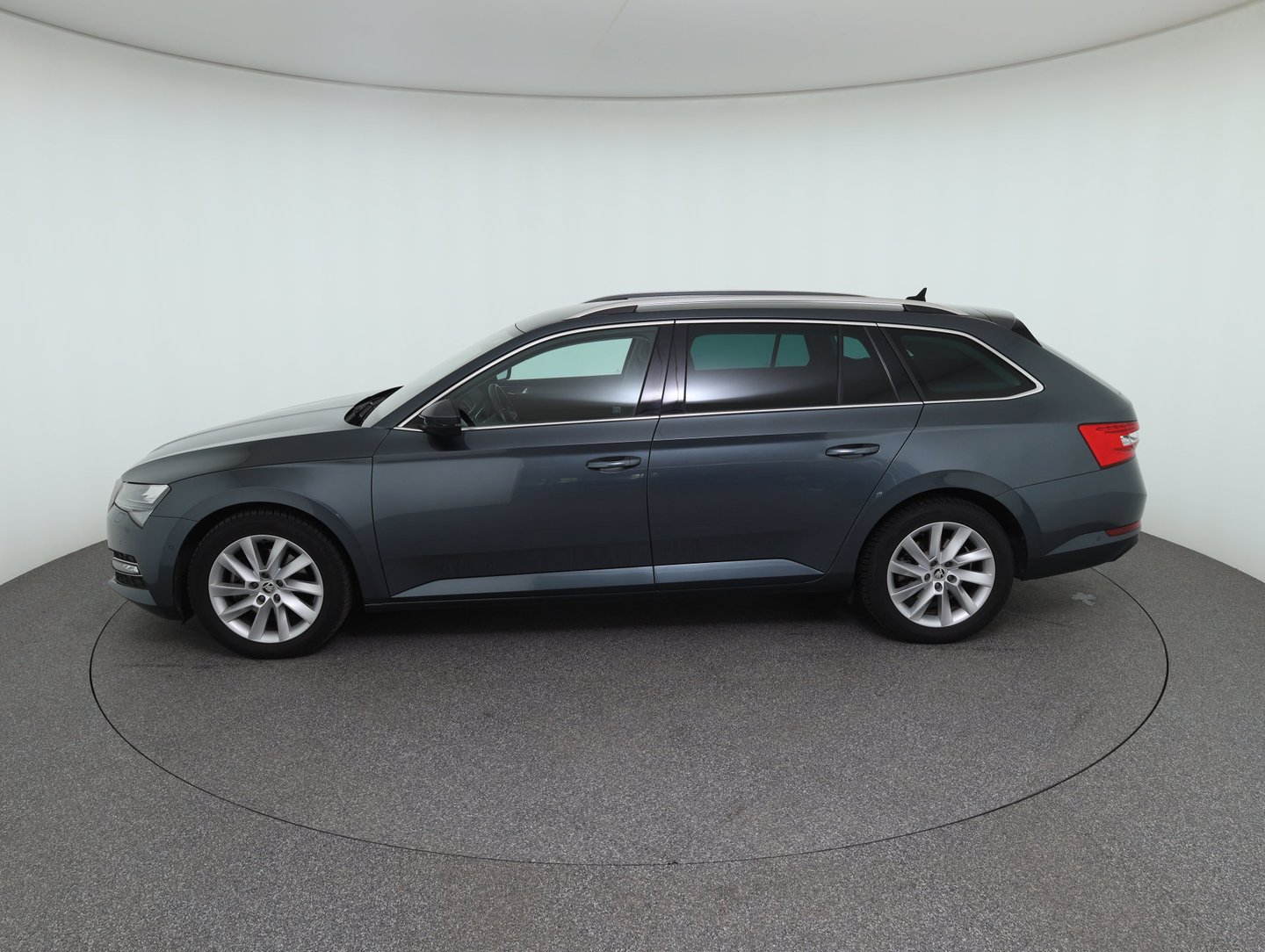 Škoda SUPERB Combi Style TDI DSG | Bild 8 von 40