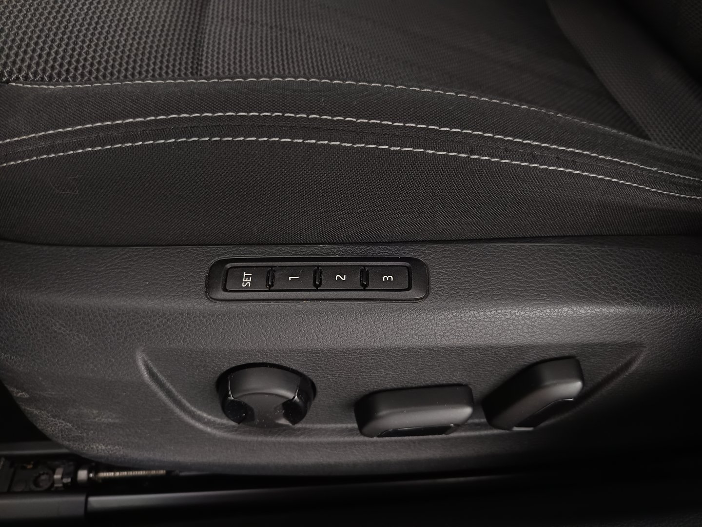 Škoda SUPERB Combi Style TDI DSG | Bild 14 von 40