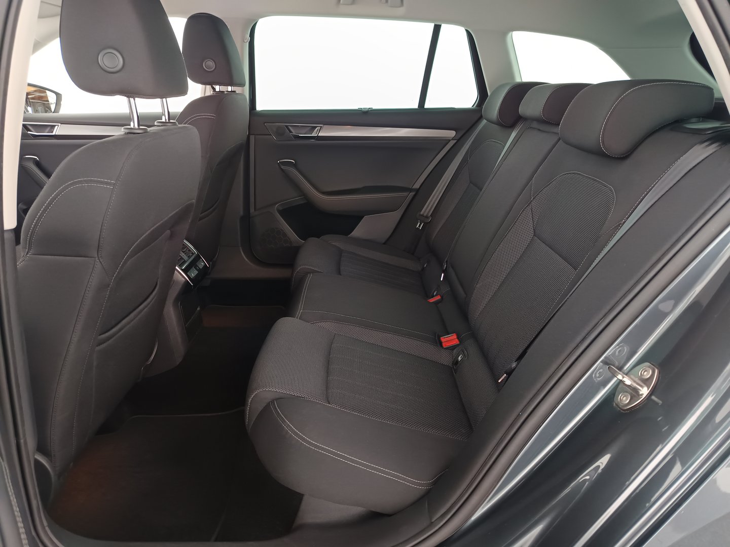 Škoda SUPERB Combi Style TDI DSG | Bild 35 von 40