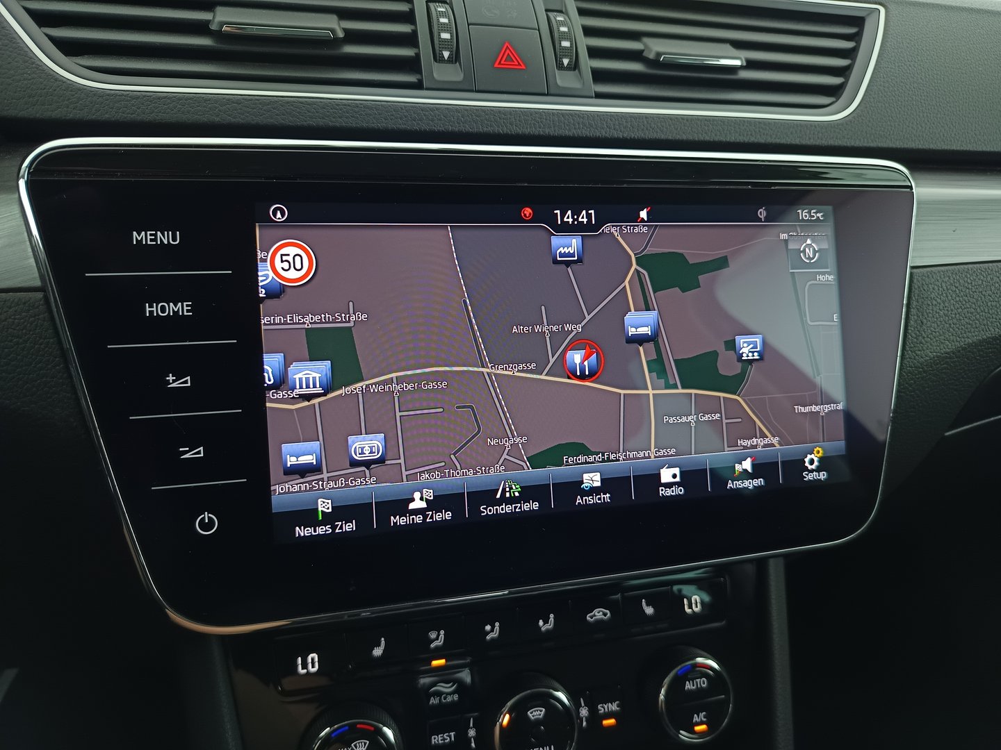 Škoda SUPERB Combi Style TDI DSG | Bild 26 von 40