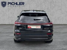 Audi Q4 e-tron 40 e-tron in Mythosschwarz metallic