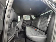 Audi Q4 e-tron 40 e-tron in Mythosschwarz metallic