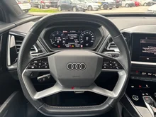 Audi Q4 e-tron 40 e-tron in Mythosschwarz metallic