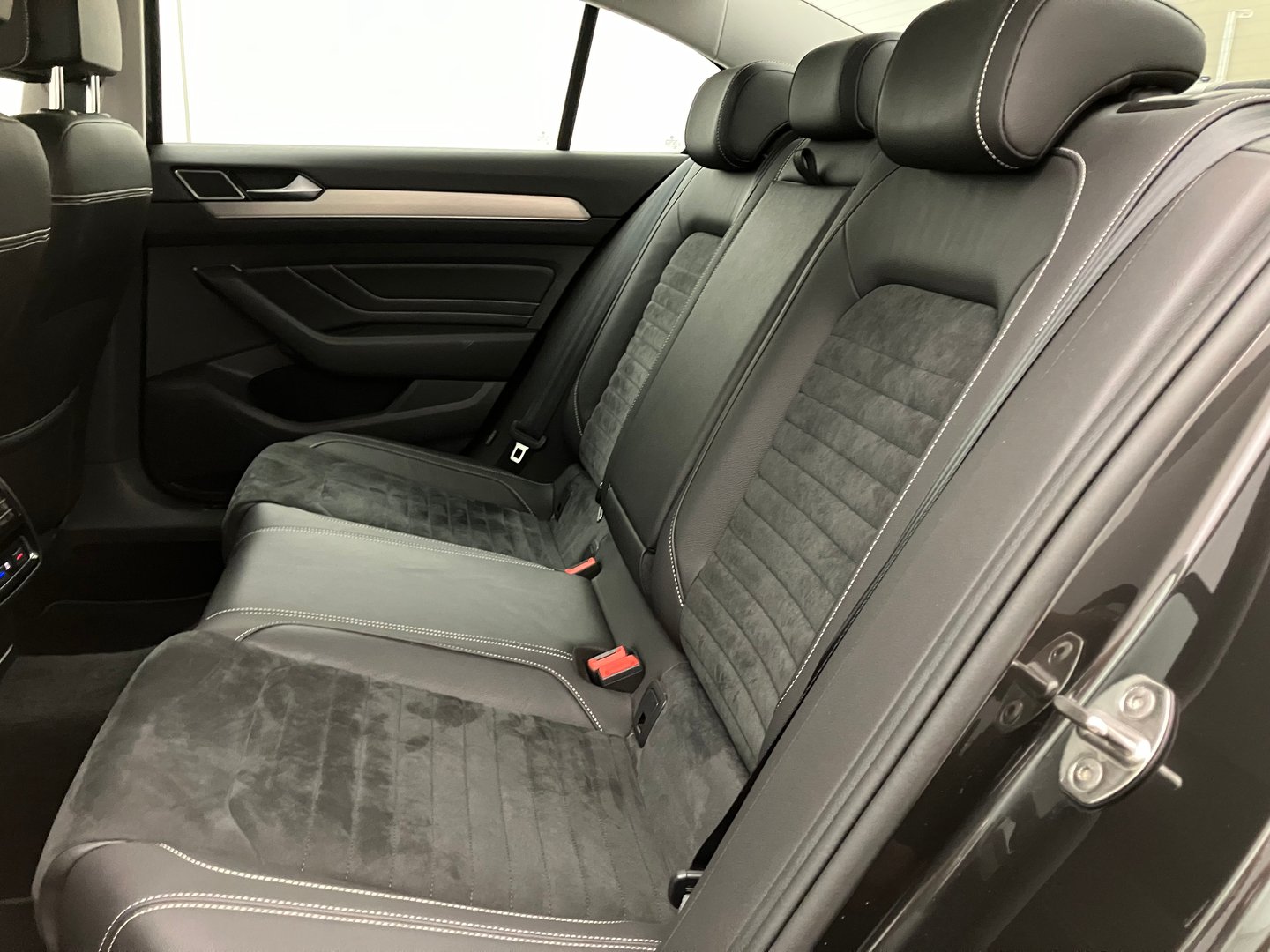 VW Passat Elegance TDI SCR 4MOTION DSG | Bild 25 von 30