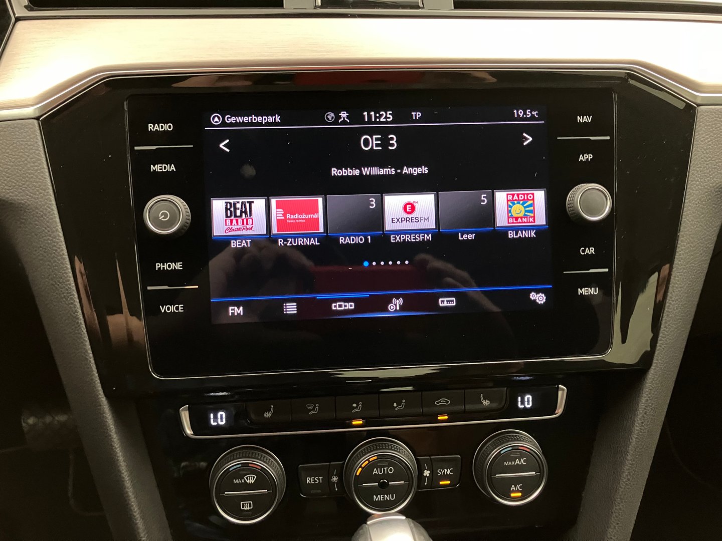 VW Passat Elegance TDI SCR 4MOTION DSG | Bild 18 von 30