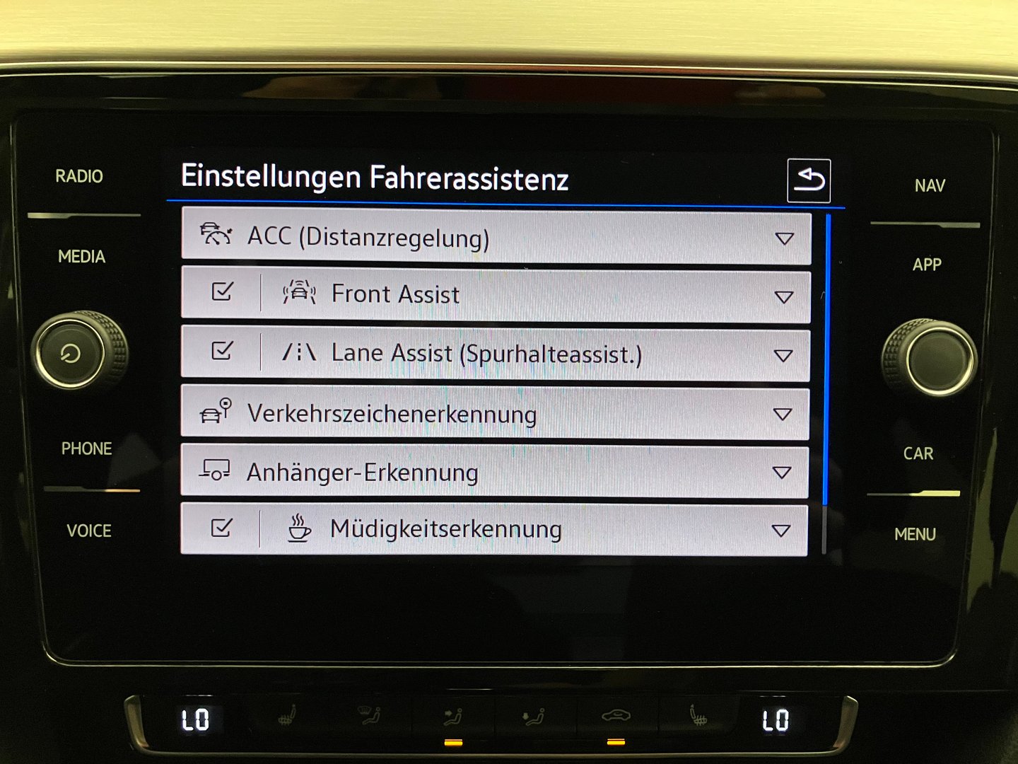 VW Passat Elegance TDI SCR 4MOTION DSG | Bild 21 von 30
