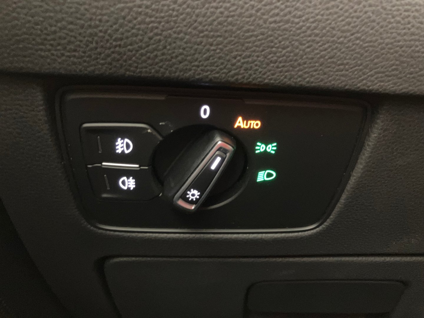 VW Passat Elegance TDI SCR 4MOTION DSG | Bild 10 von 30