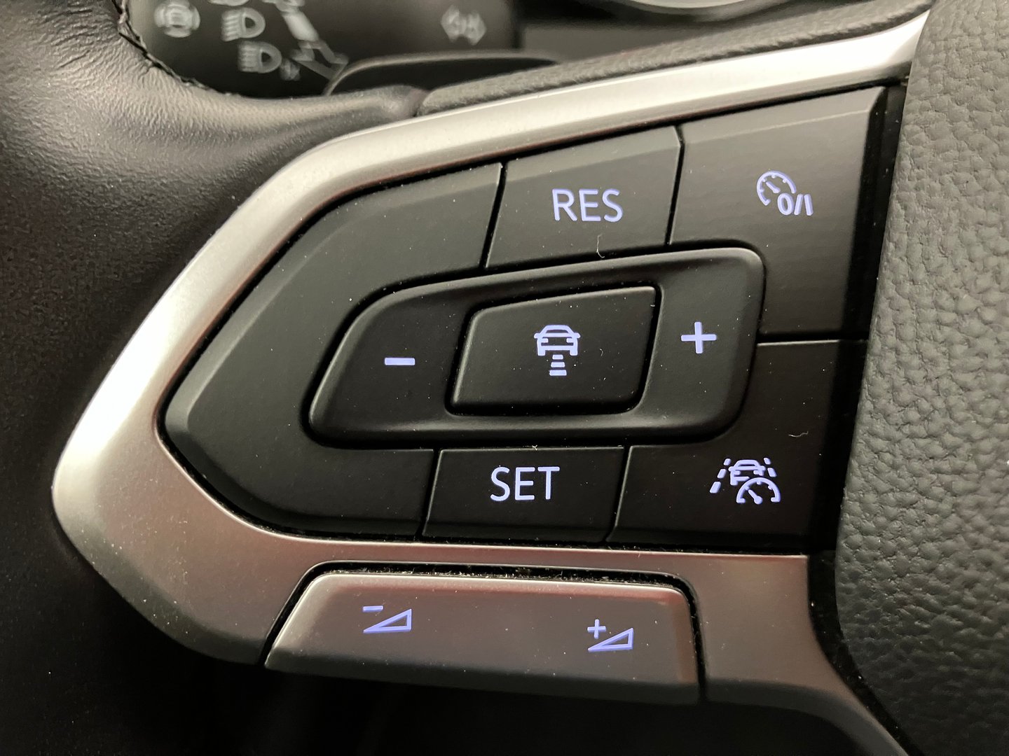 VW Passat Elegance TDI SCR 4MOTION DSG | Bild 16 von 30