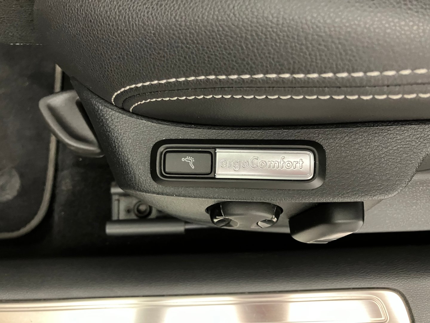 VW Passat Elegance TDI SCR 4MOTION DSG | Bild 12 von 30