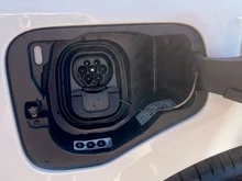VW Multivan Edition eHybrid 180 kW 4MOTION in Candyweiß/Dach Deepblack