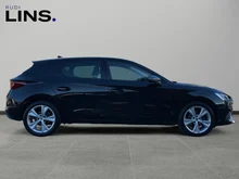 SEAT Leon FR 1.5 eTSI ACT DSG in Nacht-Schwarz Metallic