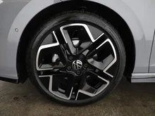 VW Golf Variant R-Line mHeV DSG in hellgrau - metallic