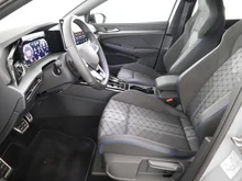 VW Golf Variant R-Line mHeV DSG in hellgrau - metallic