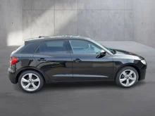 Audi A1 Sportback 25 TFSI intense in Mythosschwarz Metallic