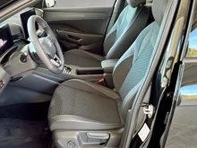 VW T-Roc R-Line eTSI DSG in Grenadillschwarz Metallic