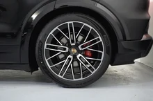 Porsche Cayenne S Coupé in chromitschwarzmetallic
