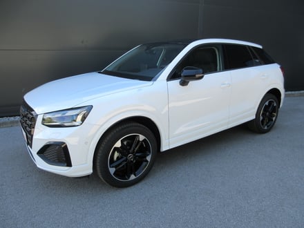 Audi Q2 35 TFSI admired