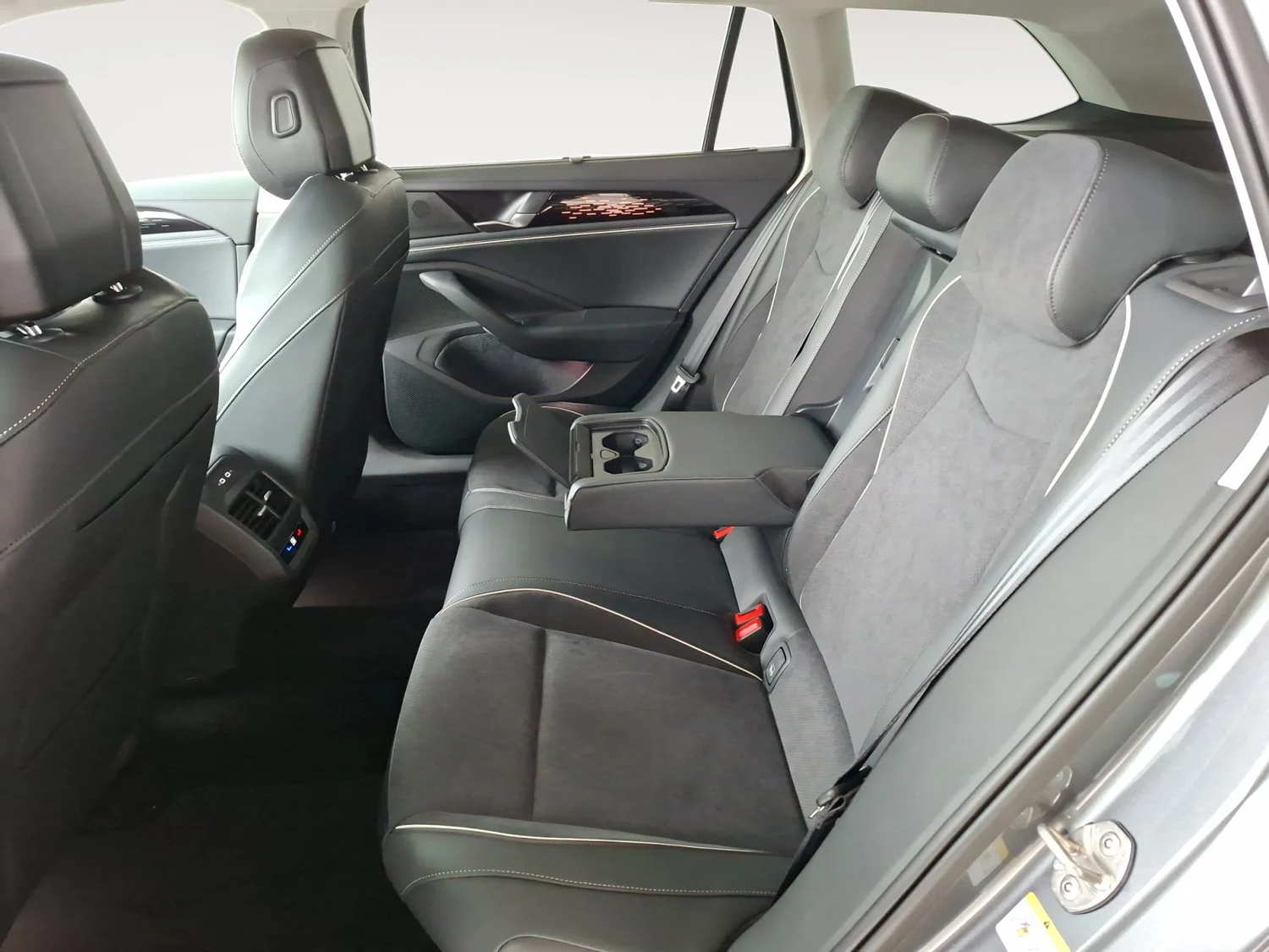 Bild eines VW Passat Variant Business TDI DSG