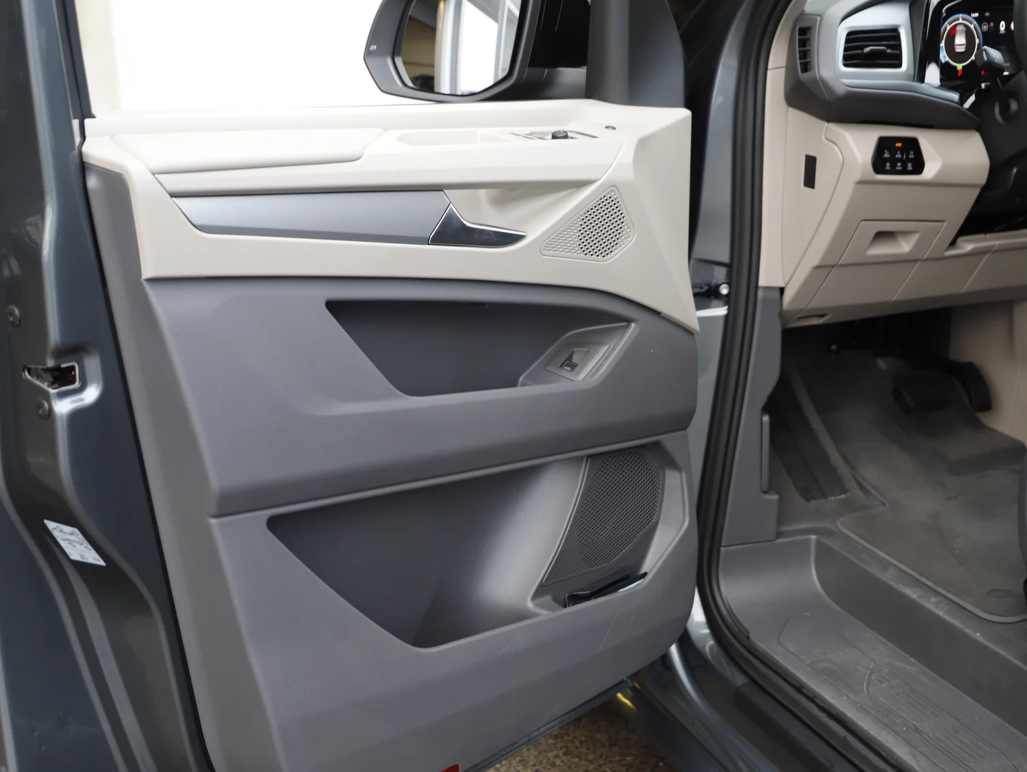 Bild eines VW Multivan Business ÜH TDI