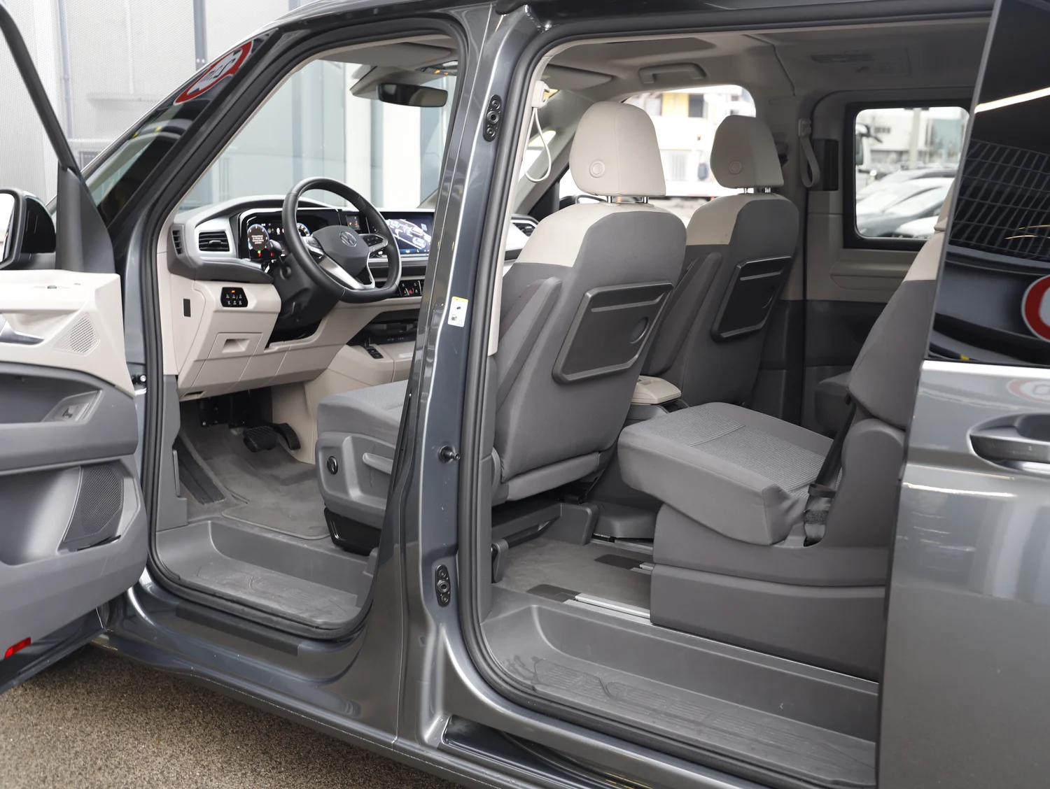 Bild eines VW Multivan Business ÜH TDI