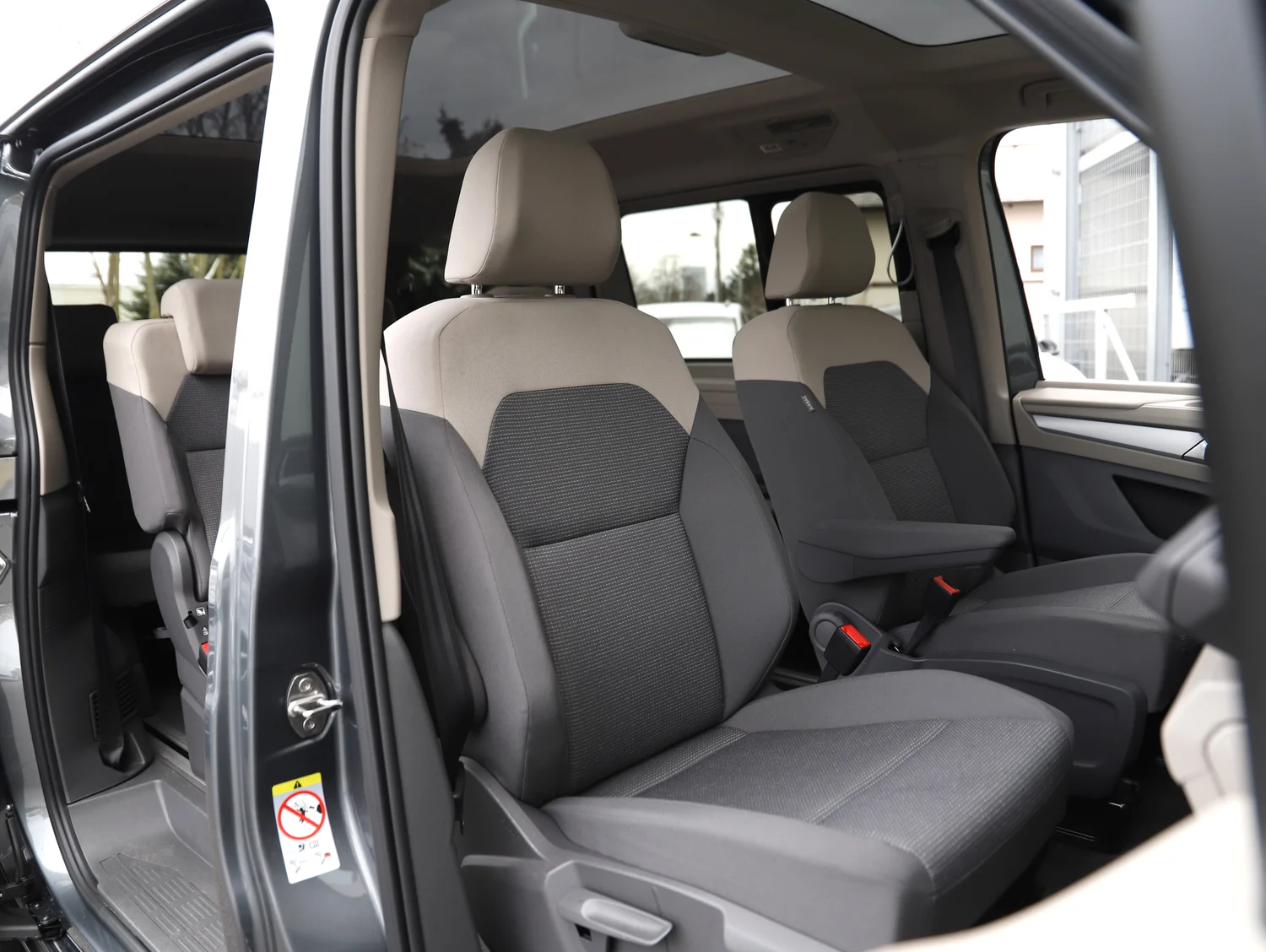 Bild eines VW Multivan Business ÜH TDI