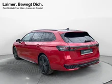 VW Passat Variant R-Line TDI 4MOTION DSG in Chili Red mit Dach in Schwarz Uni