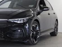 VW Golf Sport mHEV TSI DSG in Grenadillschwarz Metallic