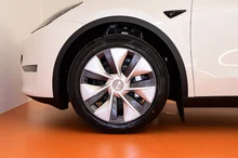 Tesla Model Y Long Range AWD 75kWh in pearl white