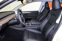 Tesla Model Y Long Range AWD 75kWh in pearl white