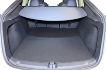 Tesla Model Y Long Range AWD 75kWh in pearl white