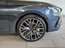 CUPRA Leon 1.5 eTSI DSG in Magnet-Grau Metallic