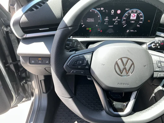 Bild eines VW T-Roc R-Line eTSI DSG