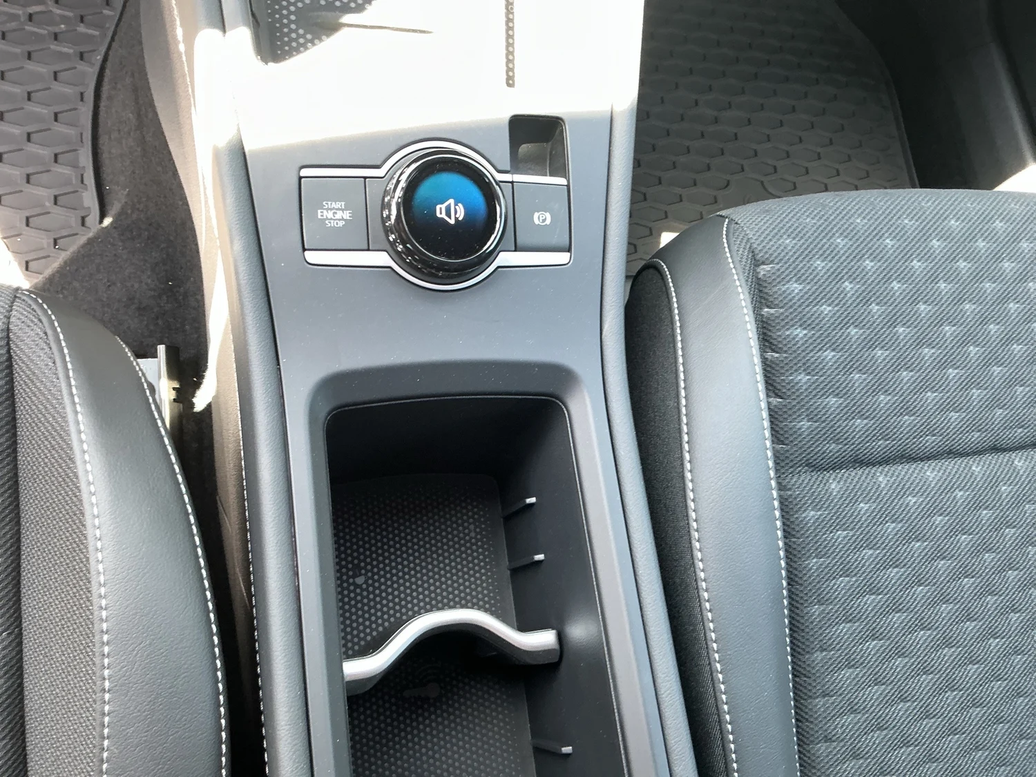 Bild eines VW T-Roc R-Line eTSI DSG