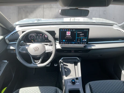 Bild eines VW T-Roc R-Line eTSI DSG