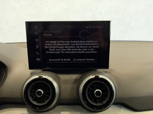 Audi Q2 30 TFSI admired in brillantschwarz klar
