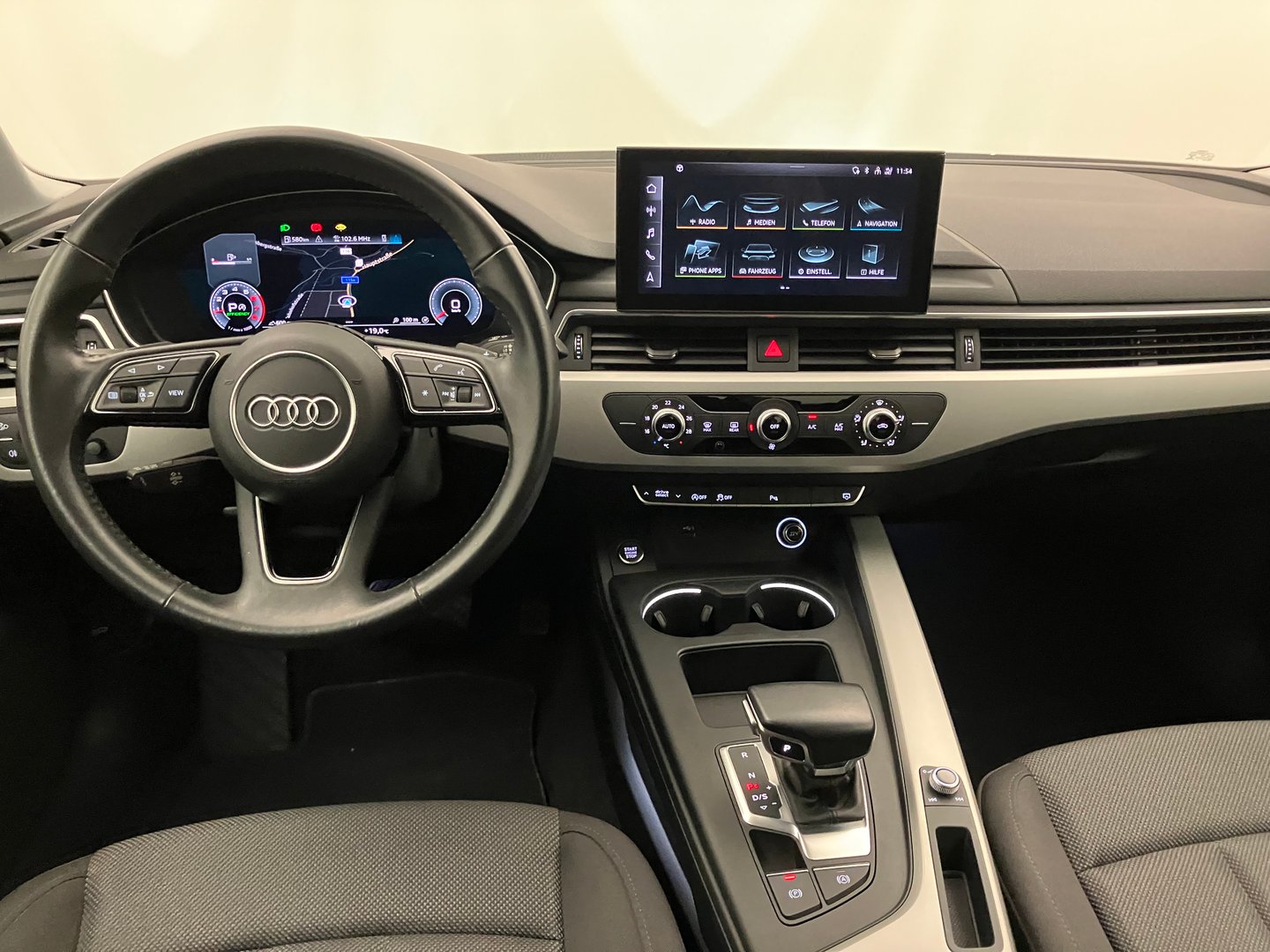 Audi A4 Limousine 40 TFSI advanced | Bild 12 von 27
